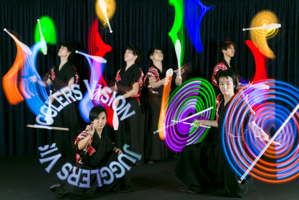 LEDジャグリングショー「ルミナス-J」の裏側公開 | ジャグラーズ